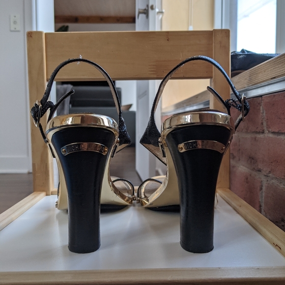 Michael Kors Stunning Gold Heels - Picture 9 of 10
